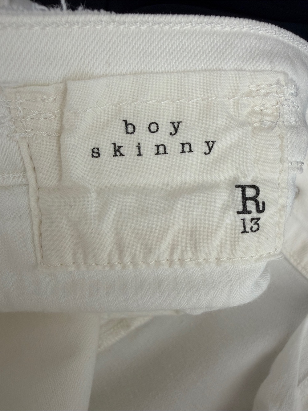 R 13 Distressed Boy Skinny in Warren White - Size 30 - Picture 9 of 9